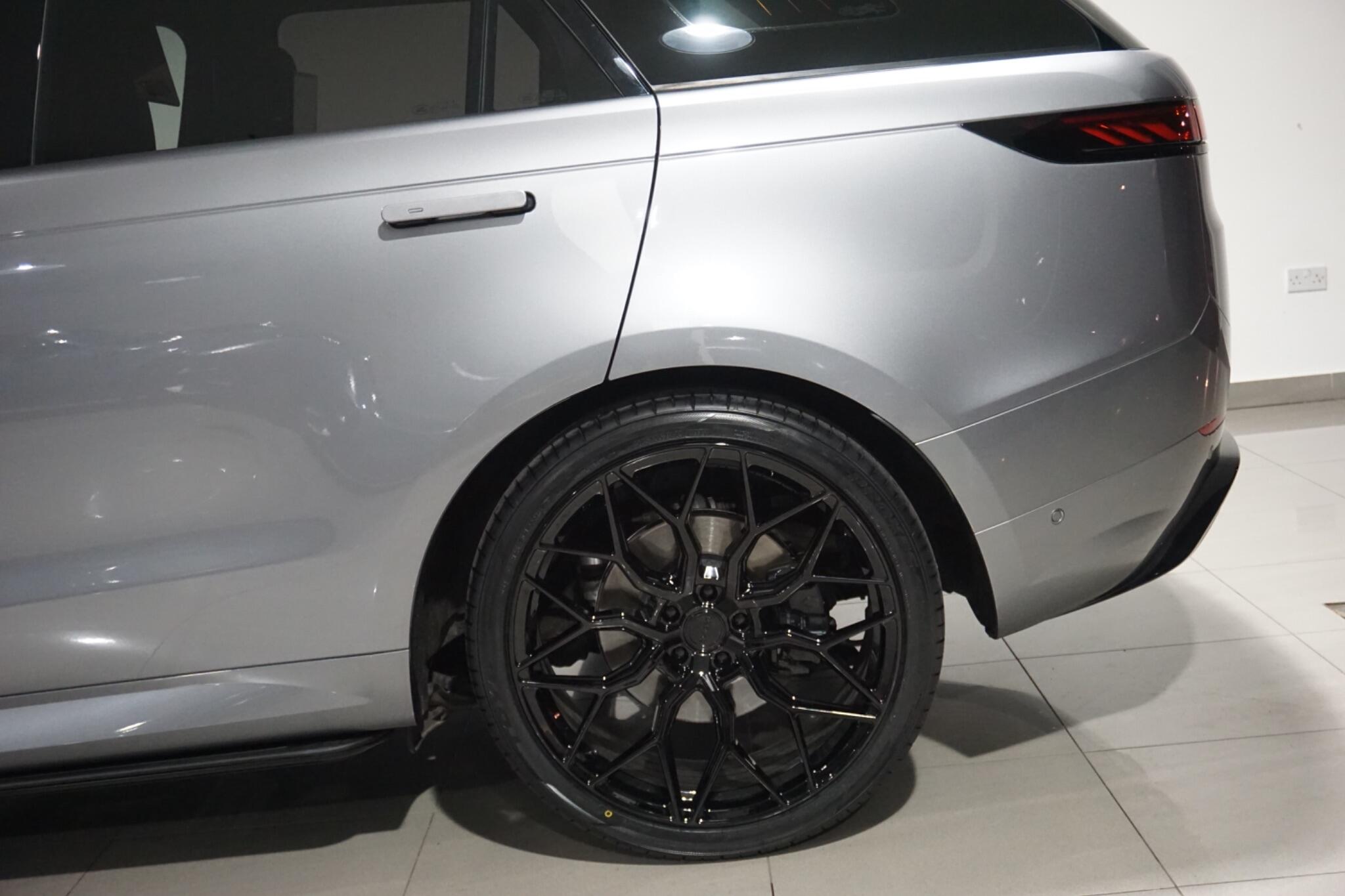 Land Rover Range Rover Sport 3.0 D300 MHEV Dynamic SE SUV 5dr Diesel Auto 4WD Euro 6 (s/s) (300 ps)